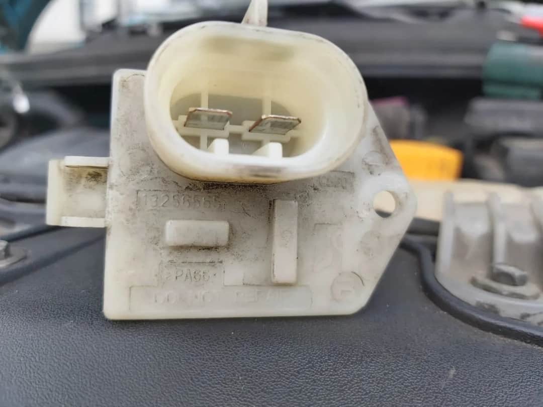 Przekaźnik wentylatora chłodnicy: gdzie szukać i jak go sprawdzić?