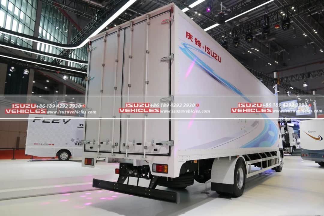 Ciężarówka do 12 ton: Jak wybrać optymalny model dla firmy?